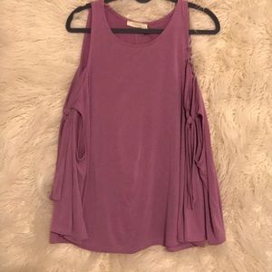 Boutique Top with keyhole arms